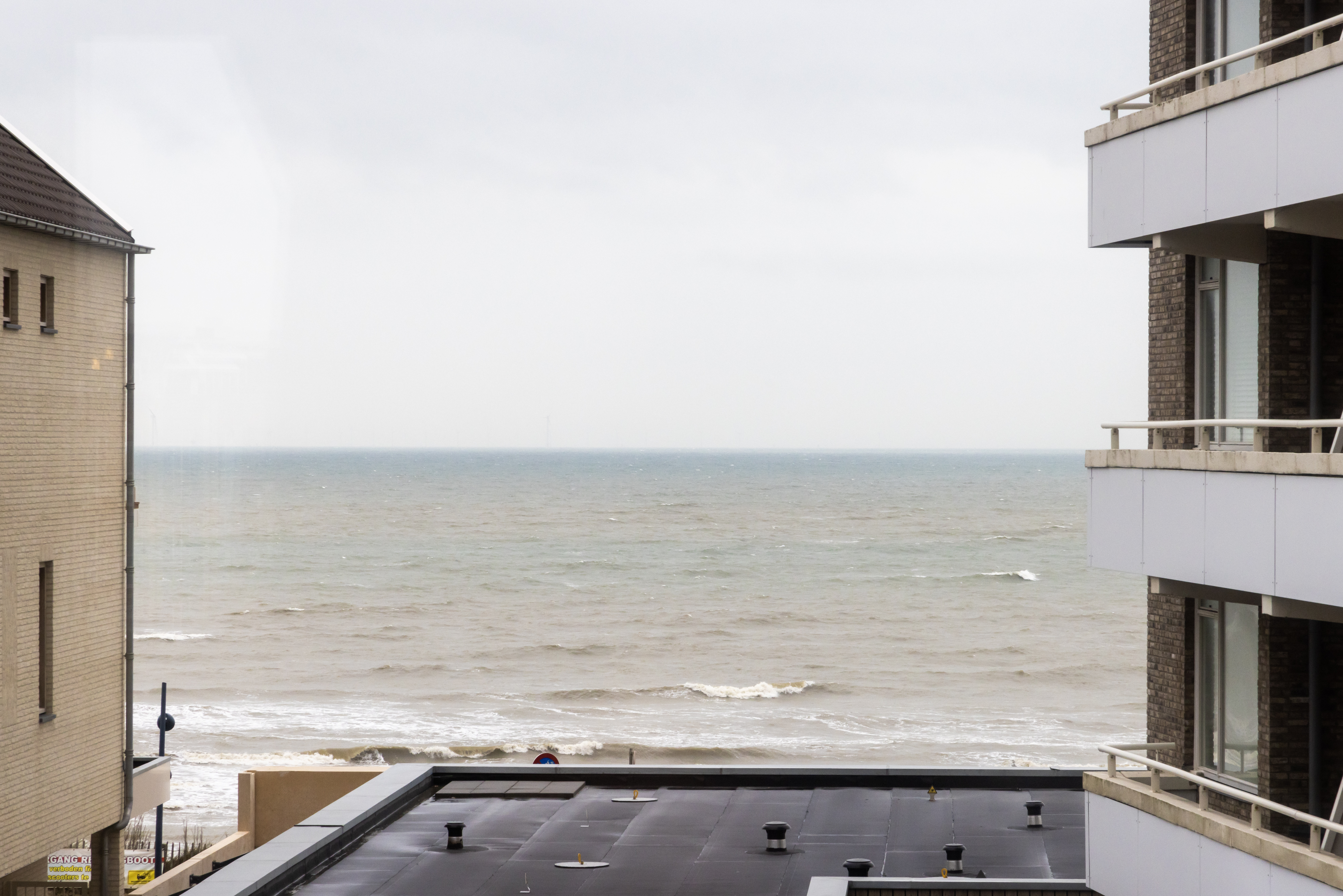 Zeezicht vanuit Superior Appartement bij Pension Blankebil